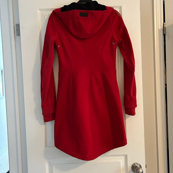 Titika red activewear water repellant jacket/coat with functional features. - Picture 7 of 9